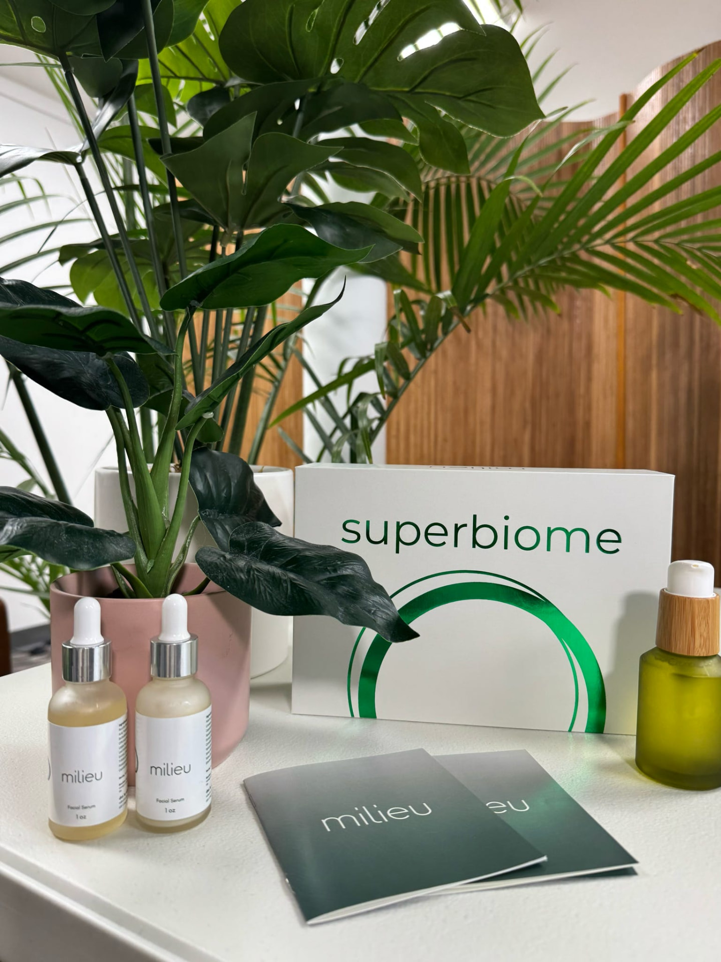 Milieu serums and Superbiome kit on set