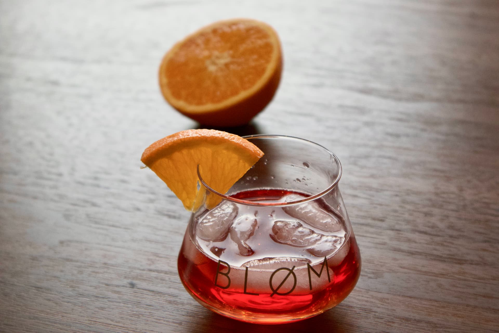 Bløm glass garnished with an orange wedge